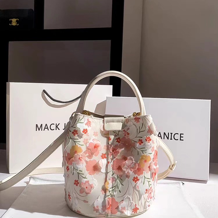 کیف چرم طبیعی Mack Jaince - سایز 17.5x17.5x19 سانتی‌متر
